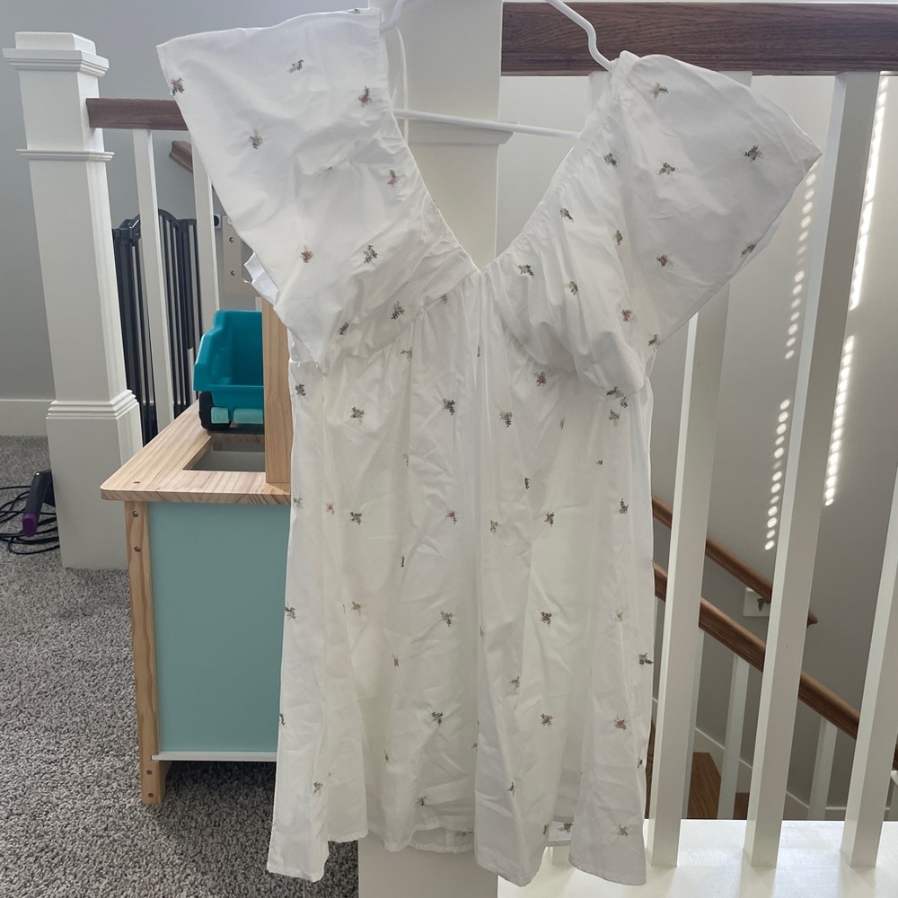 Day and moon white embroidered dress. Size small.